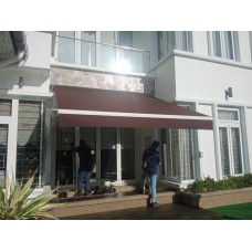 RETRACTABLE AWNING FOR RESIDENCE